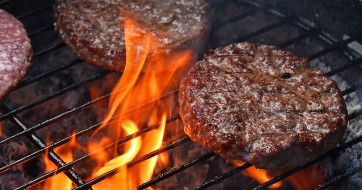 hamburguesas de carne de res y pollo